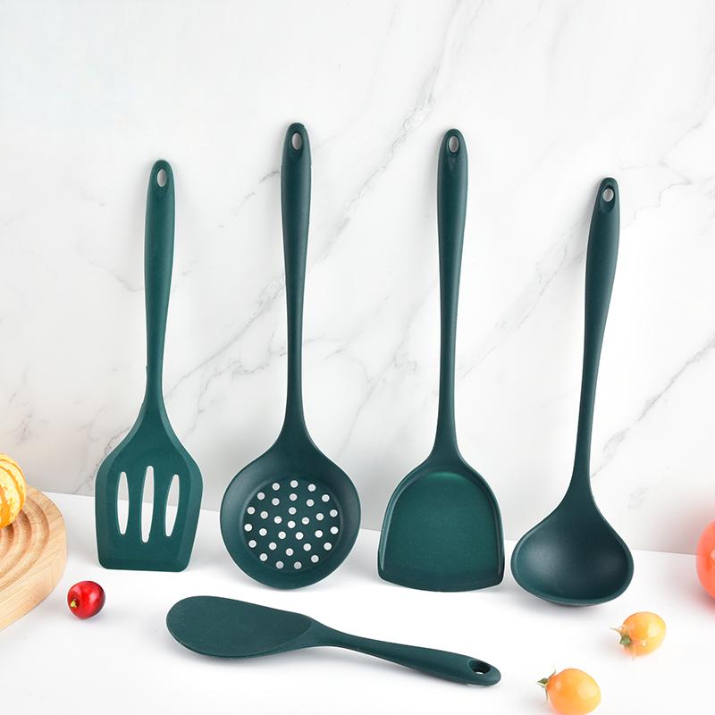 Kitchen Gadgets Green - Set di utensili da cucina in